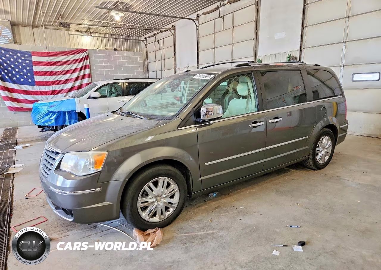 2010 Chrysler Town & Country Limited – zdjęcie 1 z 13