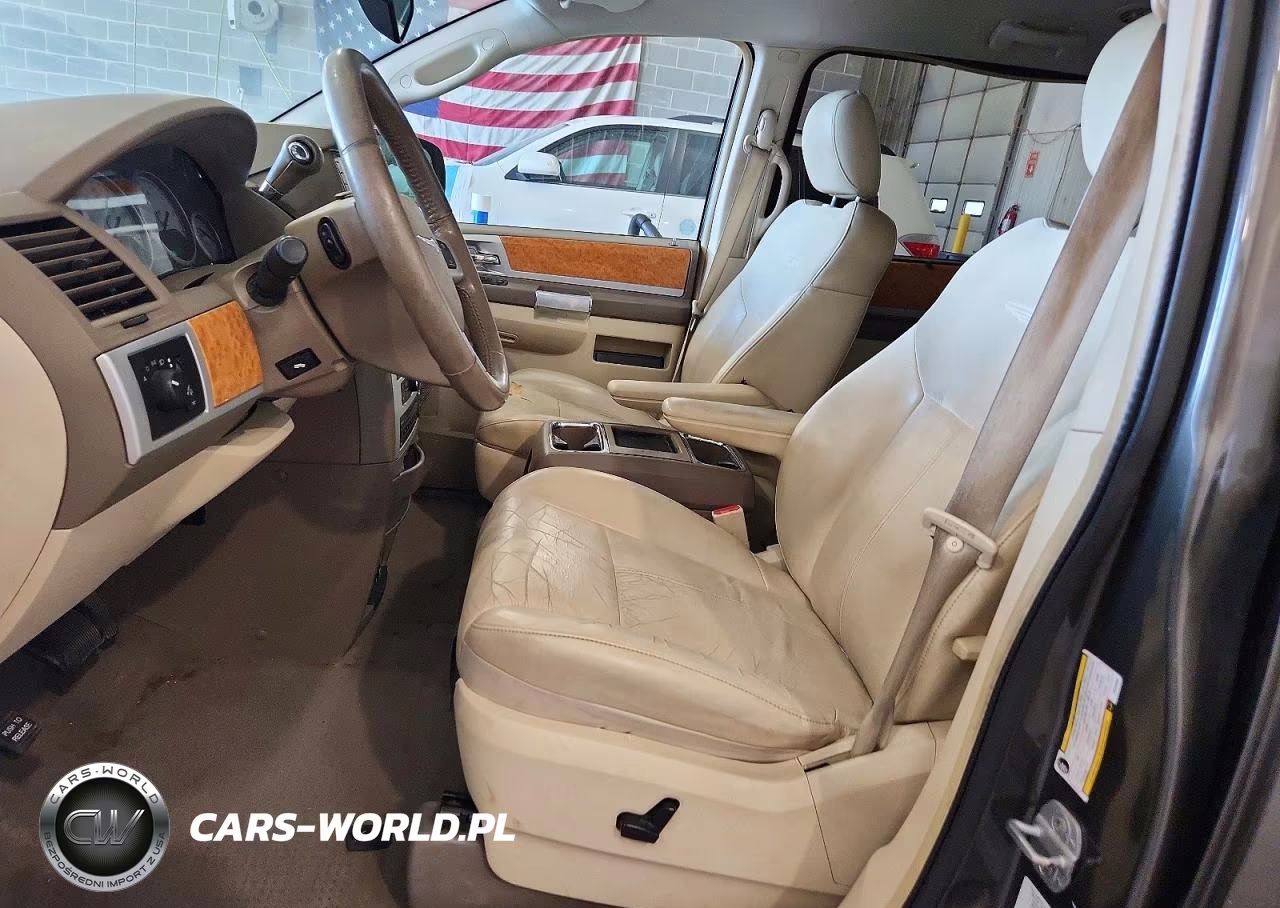 2010 Chrysler Town & Country Limited VIN:2A4RR6DX8AR239966 - 7
