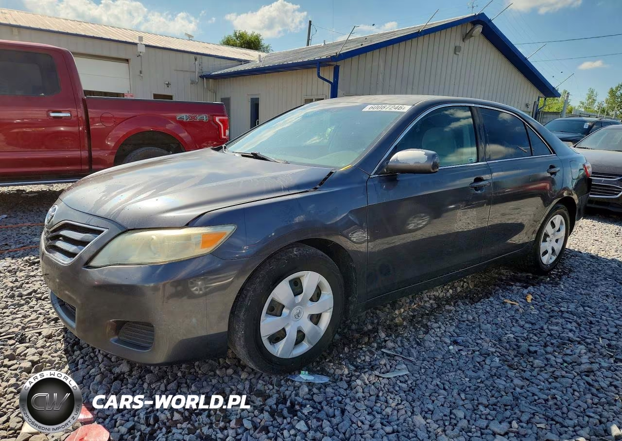 2011 Toyota Camry Le – zdjęcie 1 z 12