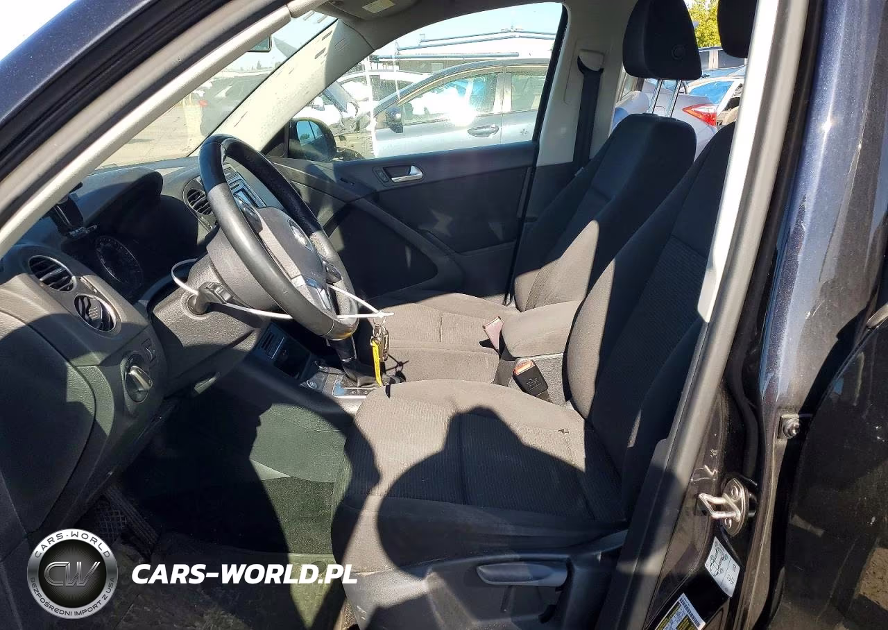 2017 Volkswagen Tiguan S VIN:WVGAV7AX4HK044069 - 7