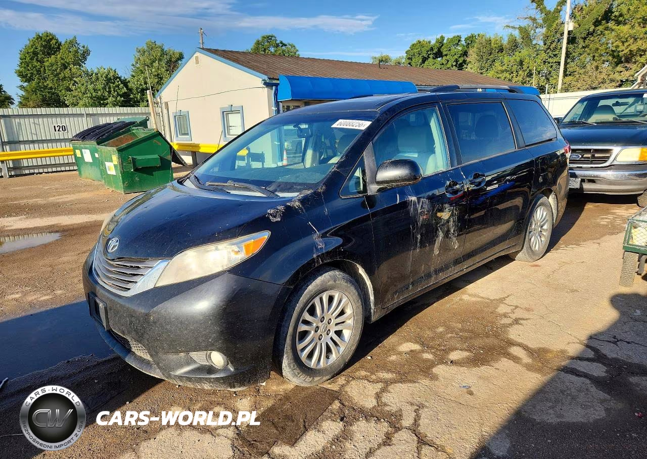 2013 Toyota Sienna Xle 8-Passenger