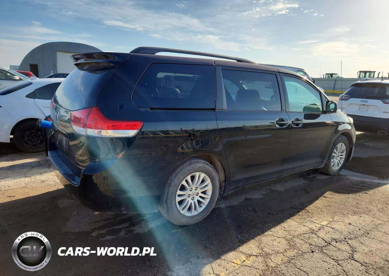 2013 Toyota Sienna Xle 8-Passenger VIN:5TDYK3DC9DS366030 - 3