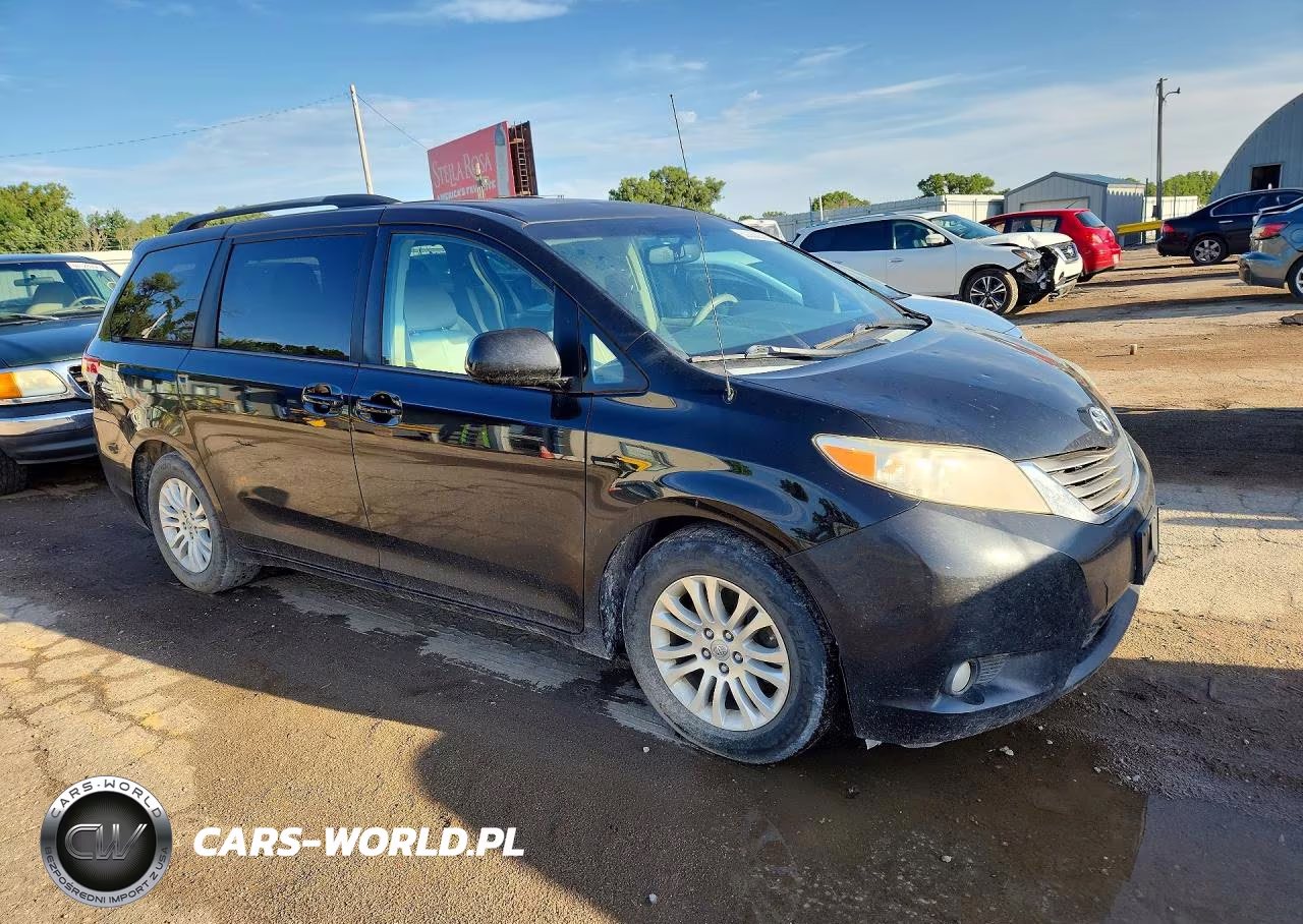 2013 Toyota Sienna Xle 8-Passenger VIN:5TDYK3DC9DS366030 - 4