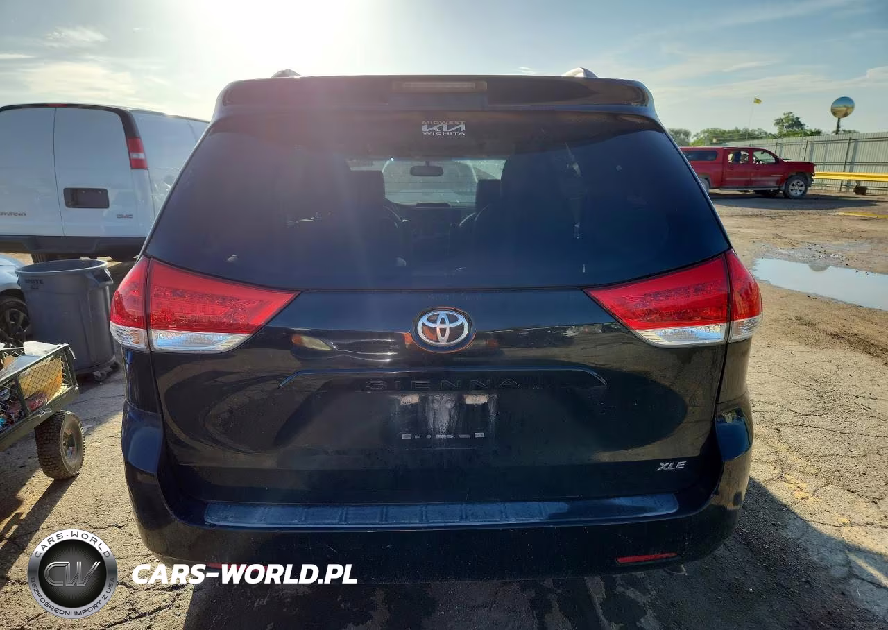 2013 Toyota Sienna Xle 8-Passenger VIN:5TDYK3DC9DS366030 - 6