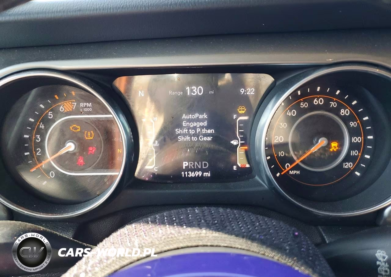 2019 Jeep Wrangler Unlimited Sahara VIN:1C4HJXEN6KW542619 - 9