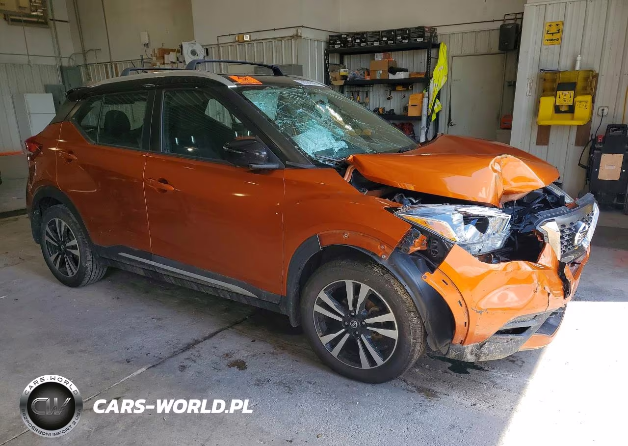2019 Nissan Kicks Sr VIN:3N1CP5CU7KL566735 - 4