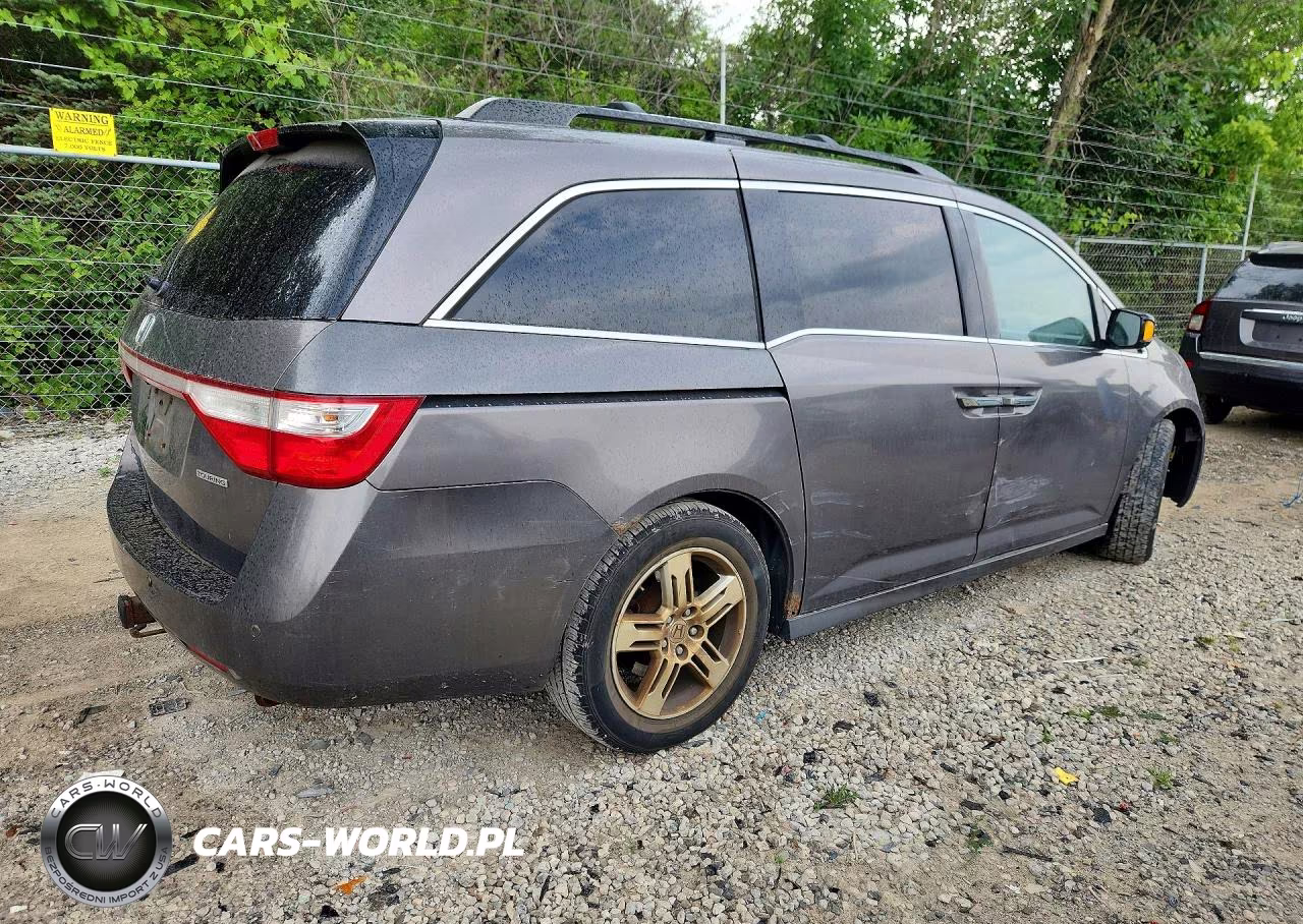 2011 Honda Odyssey Touring VIN:5FNRL5H9XBB049161 - 3
