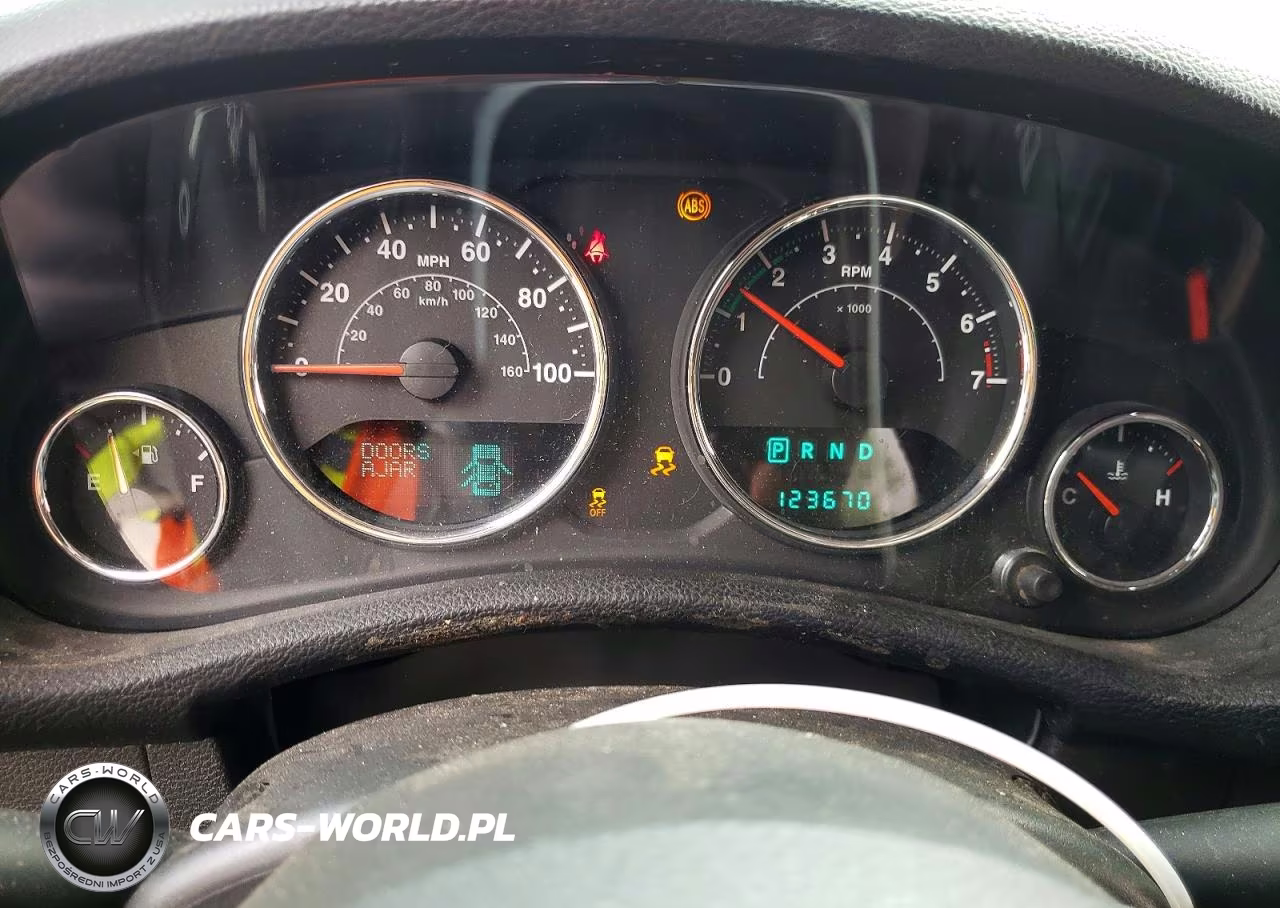 2013 Jeep Wrangler Unlimited Sahara VIN:1C4BJWEG2DL671317 - 9