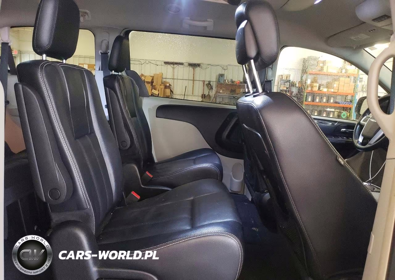 2015 Chrysler Town & Country Touring VIN:2C4RC1BG1FR636701 - 11