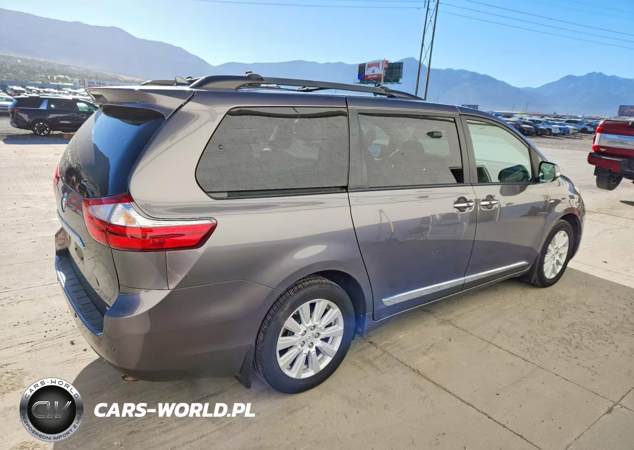 2017 Toyota Sienna Limited 7-Passenger VIN:5TDDZ3DC5HS158727 - 3