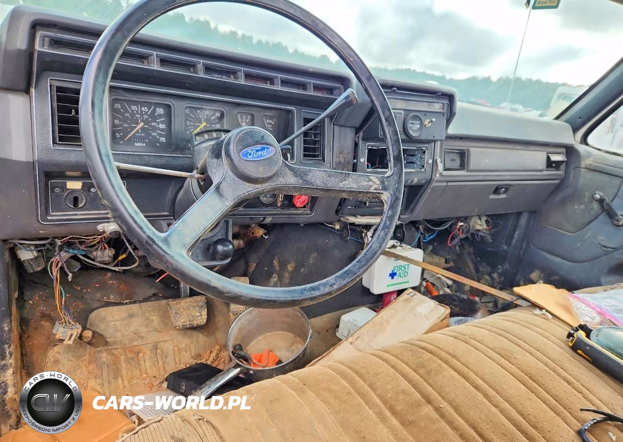 1993 Ford F700 Utility - Service Truck VIN:1FDXK74C4PVA29497 - 8