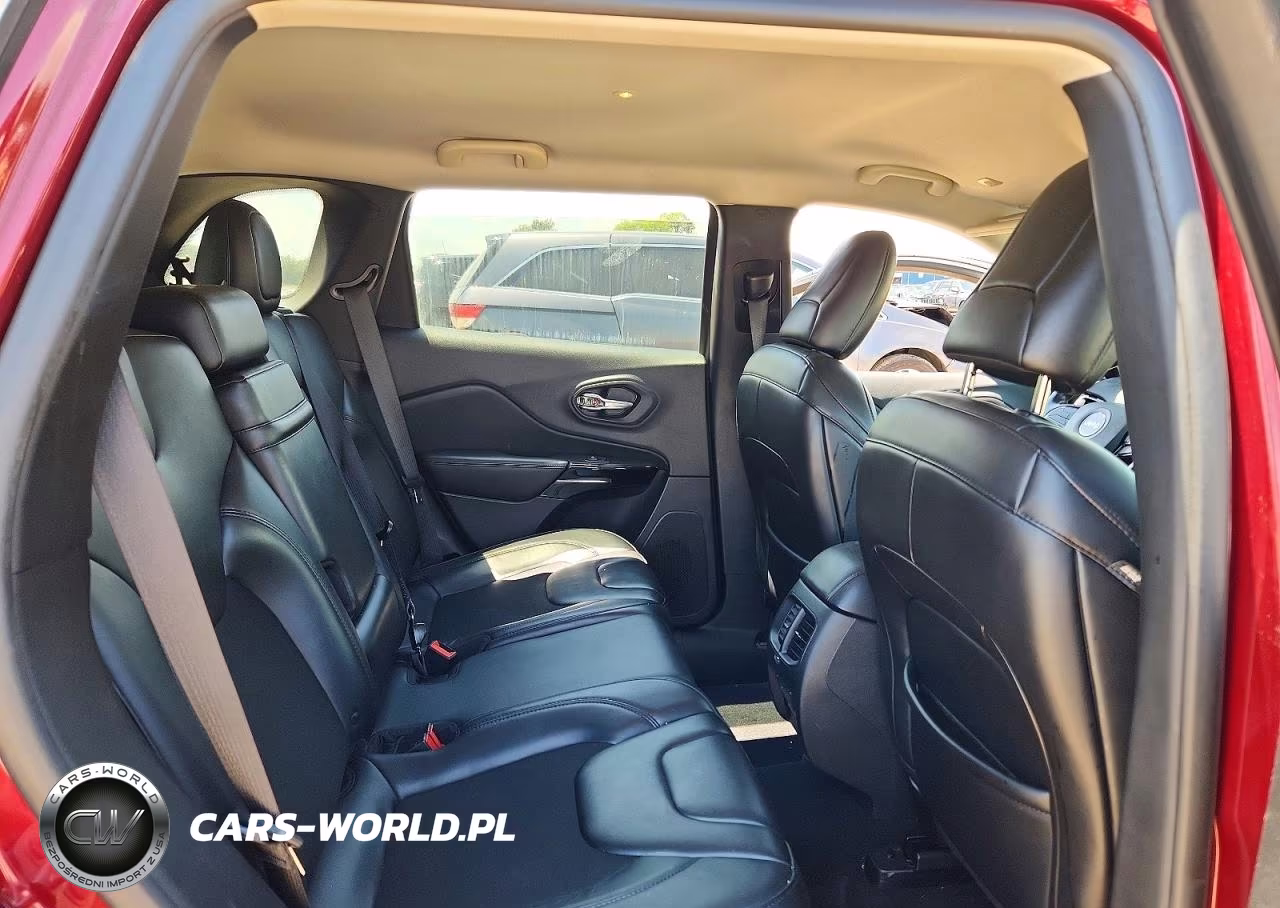 2019 Jeep Cherokee Latitude Plus VIN:1C4PJLLBXKD377036 - 11