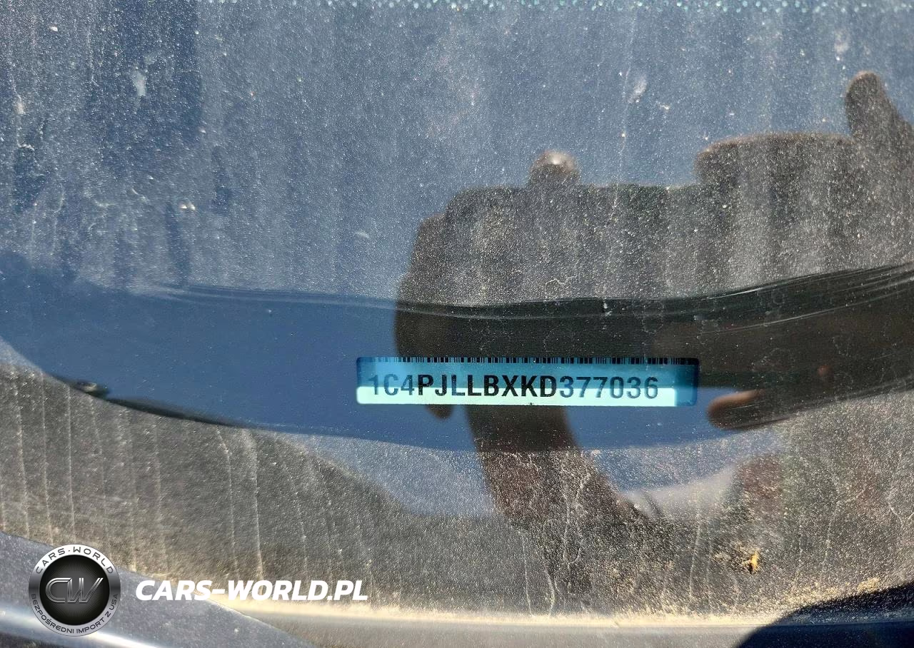 2019 Jeep Cherokee Latitude Plus VIN:1C4PJLLBXKD377036 - 13