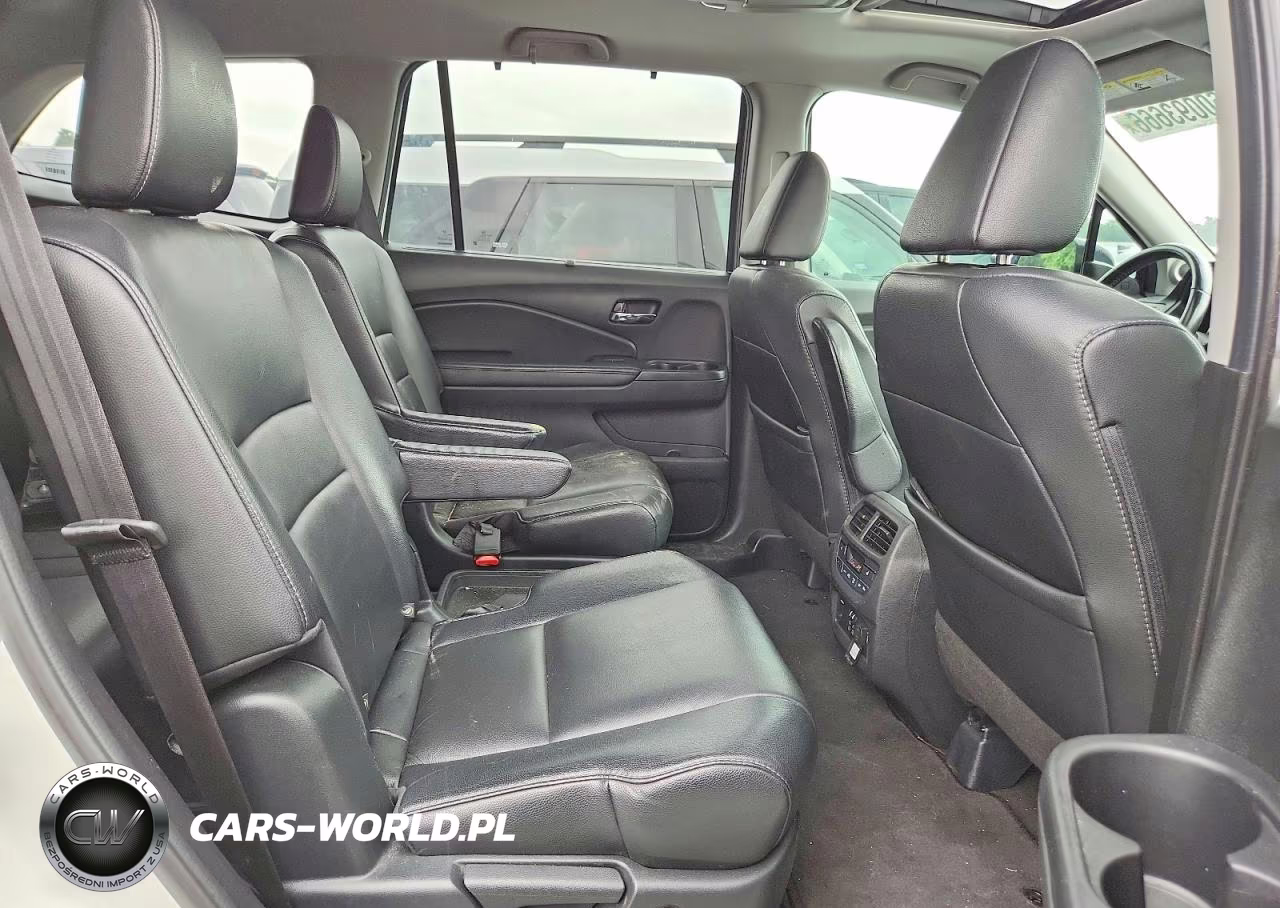 2019 Honda Pilot Touring VIN:5FNYF5H61KB019877 - 11