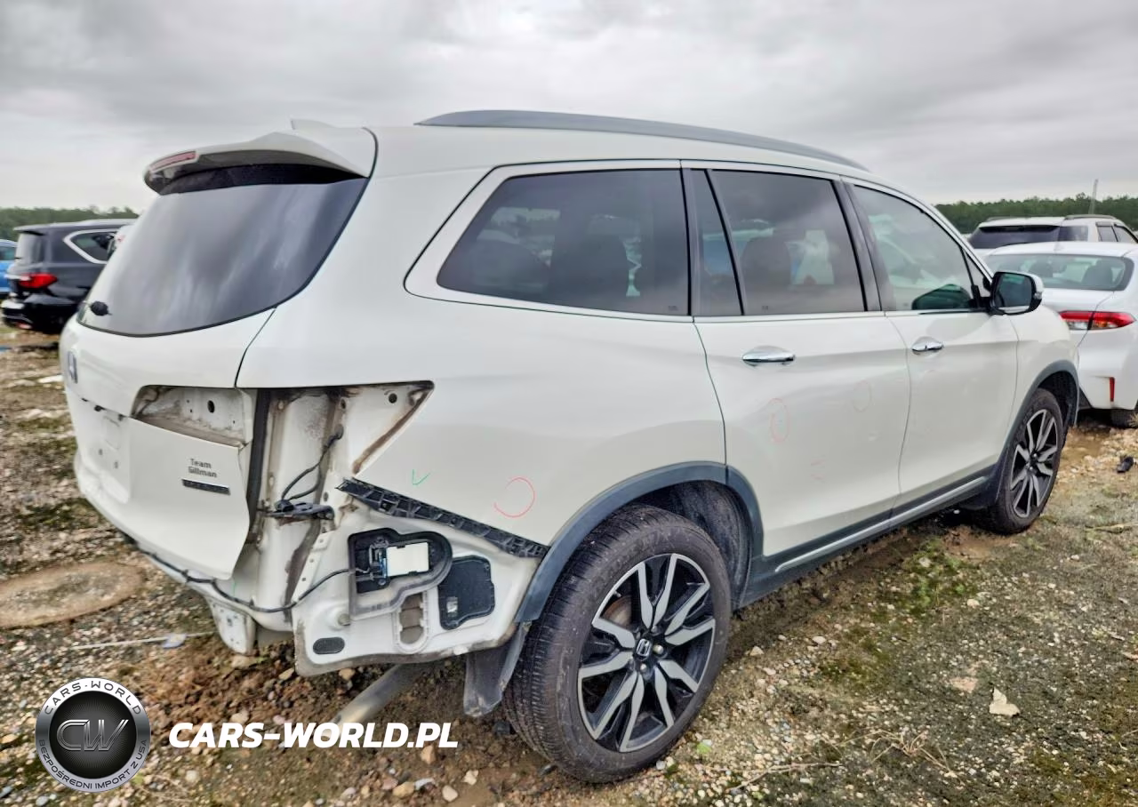 2019 Honda Pilot Touring VIN:5FNYF5H61KB019877 - 3