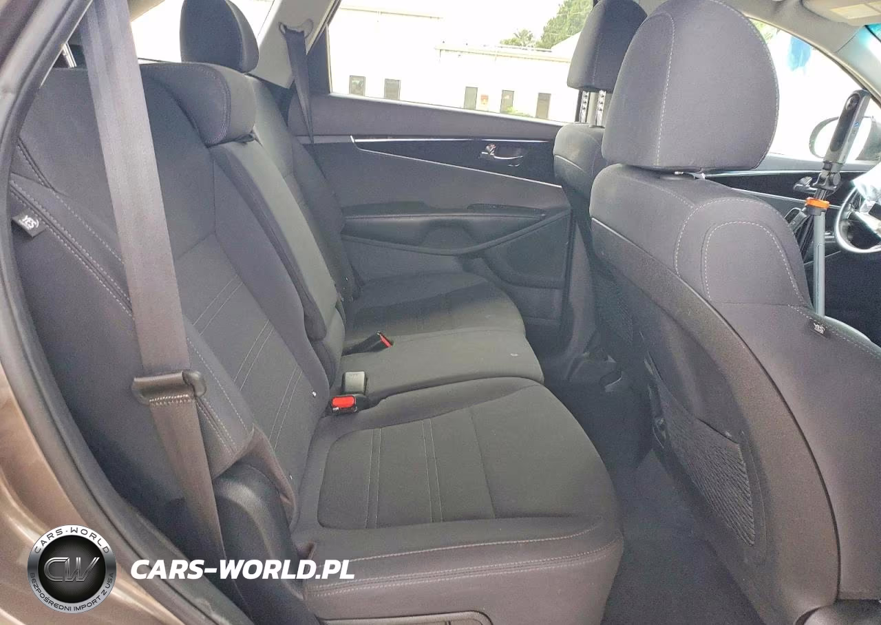 2019 Kia Sorento Lx VIN:5XYPG4A38KG436053 - 10