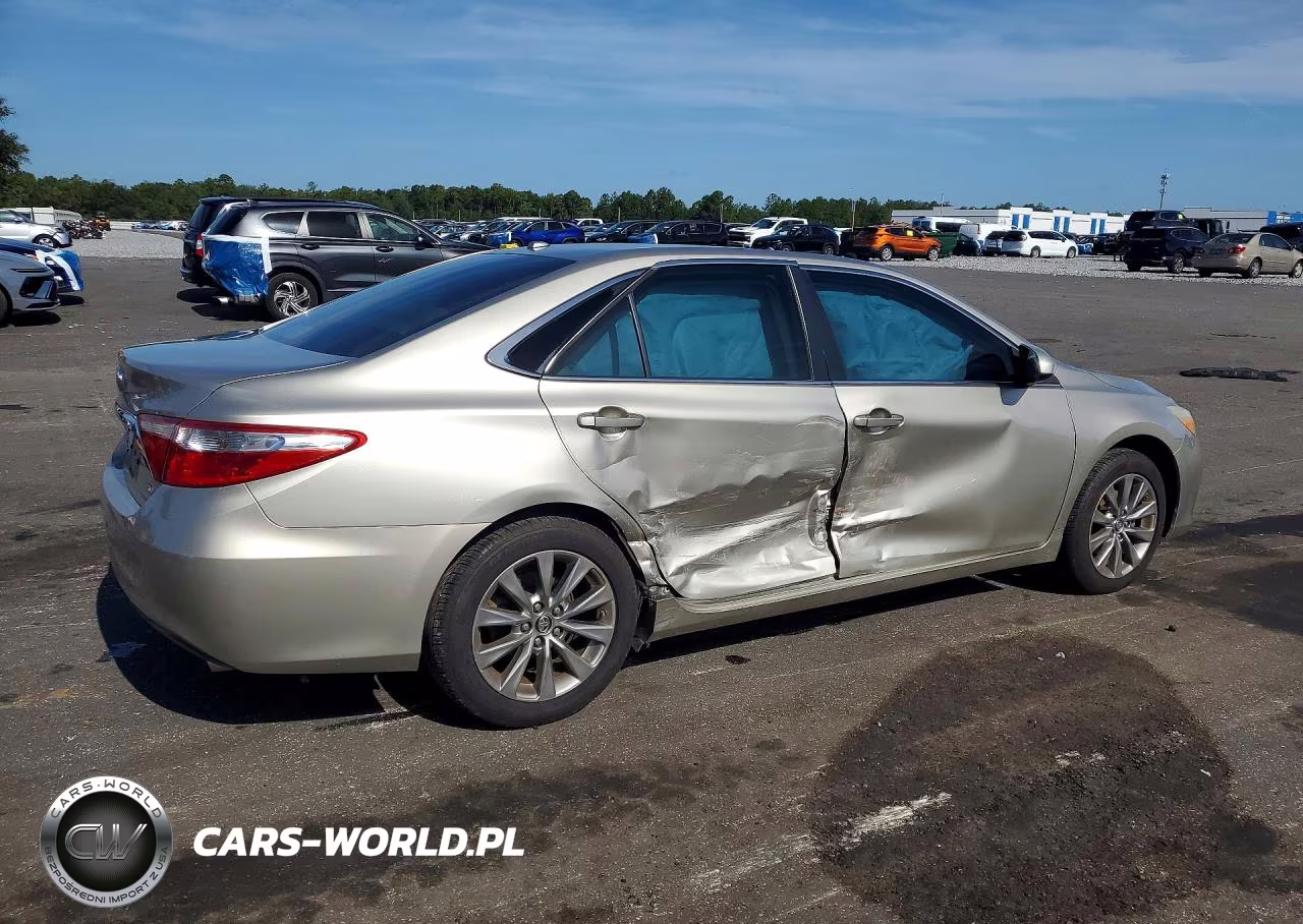 2017 Toyota Camry Xle VIN:4T1BF1FK8HU690327 - 3