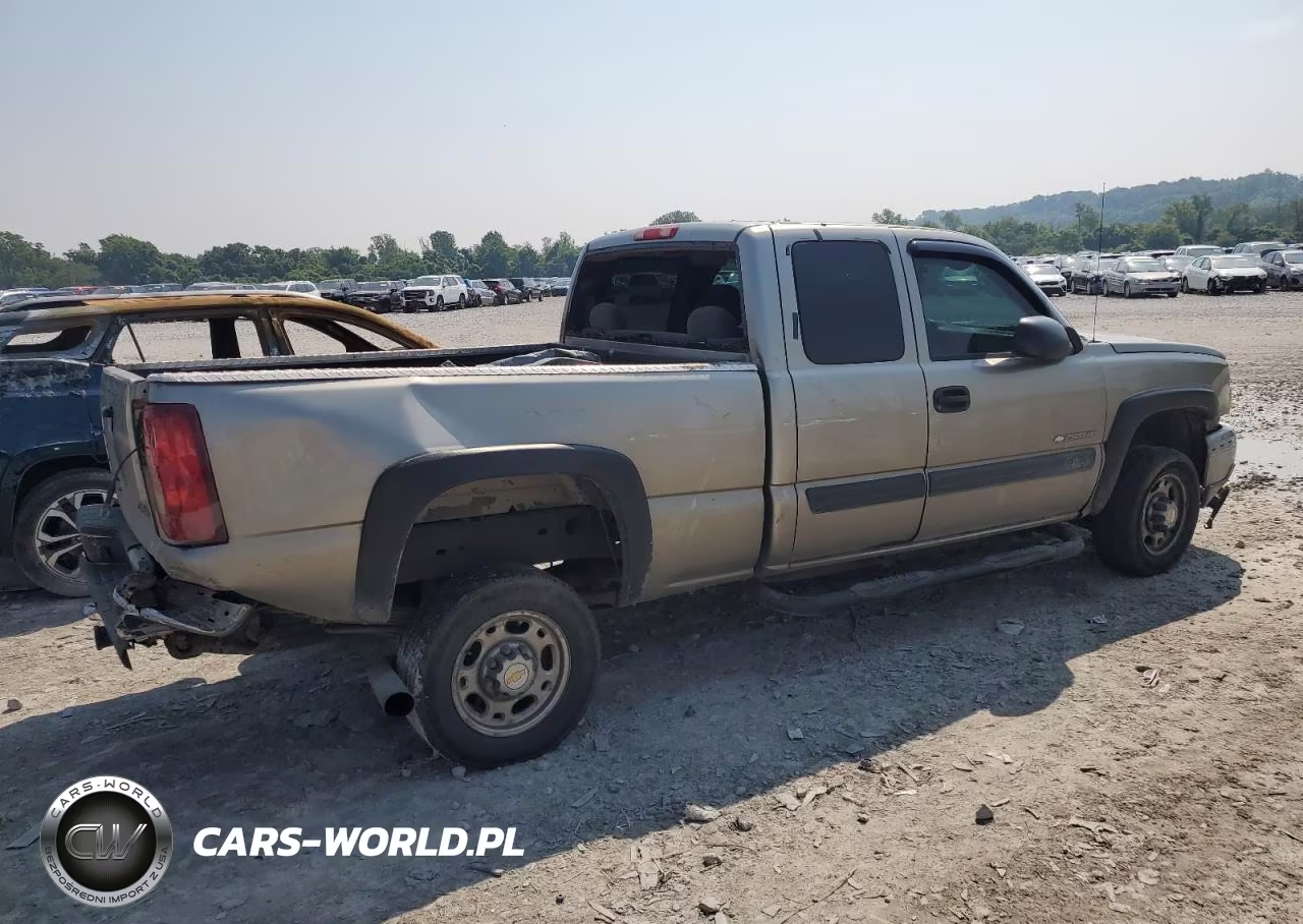 2003 Chevrolet Silverado C2500 Heavy Duty VIN:1GCHC29U13E357836 - 3