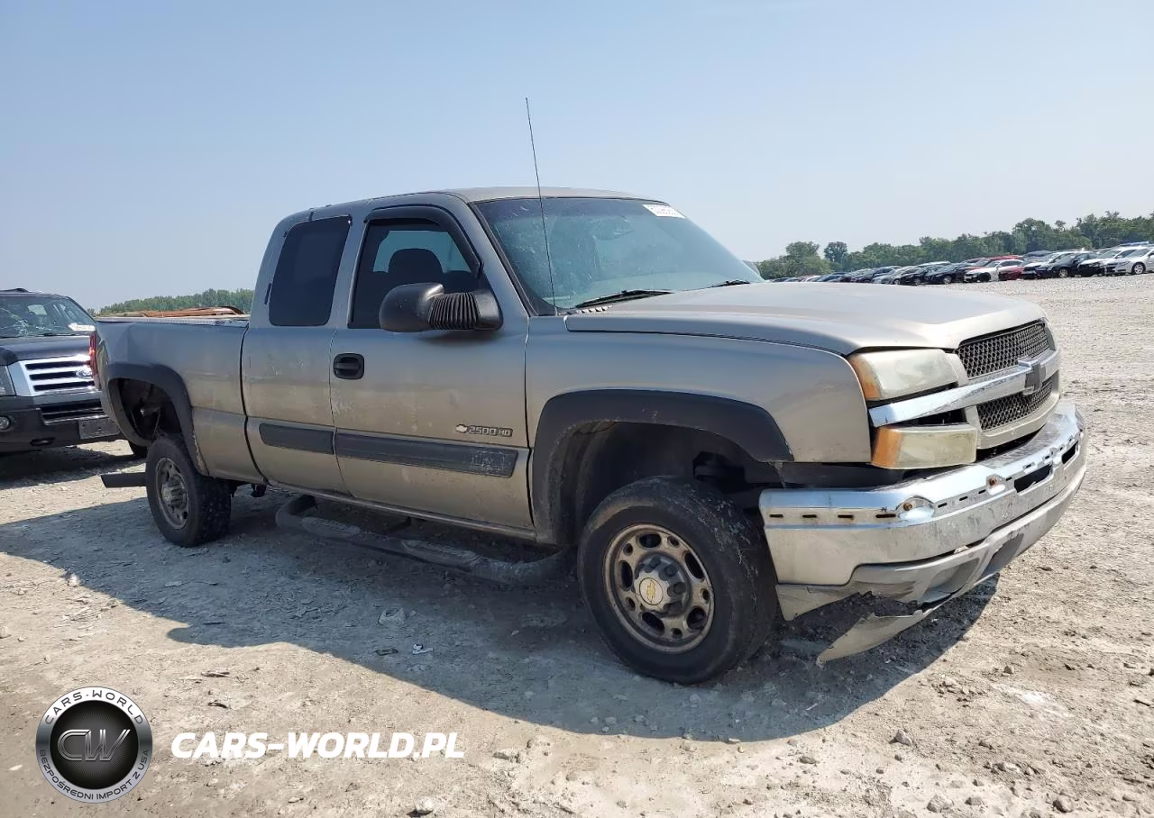 2003 Chevrolet Silverado C2500 Heavy Duty VIN:1GCHC29U13E357836 - 4