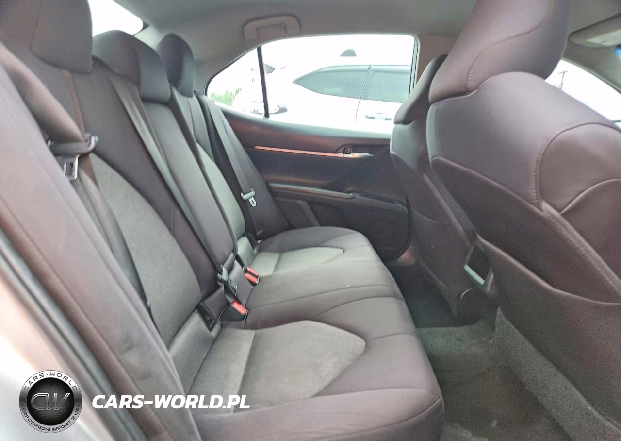 2018 Toyota Camry Le VIN:4T1B11HK6JU075468 - 10
