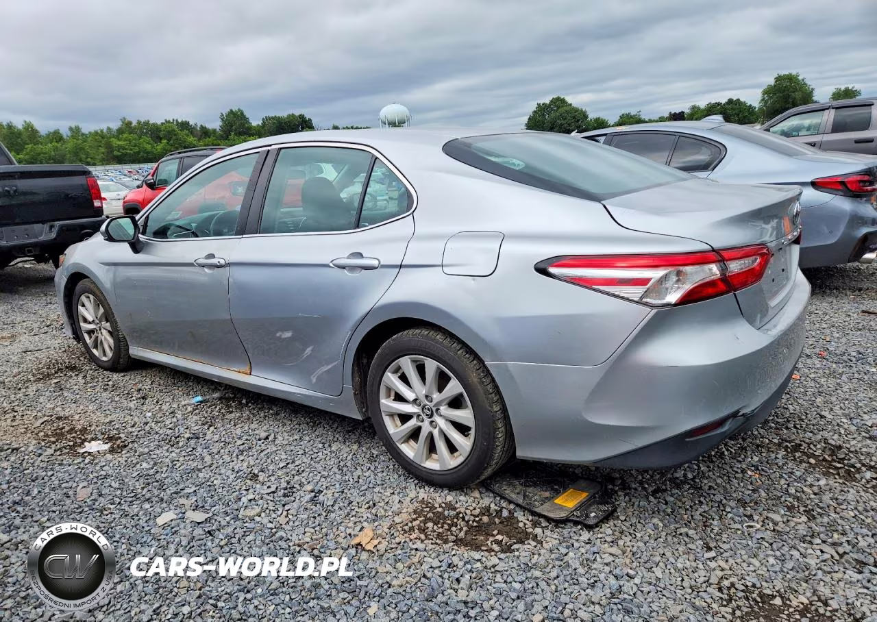 2018 Toyota Camry Le VIN:4T1B11HK6JU075468 - 2
