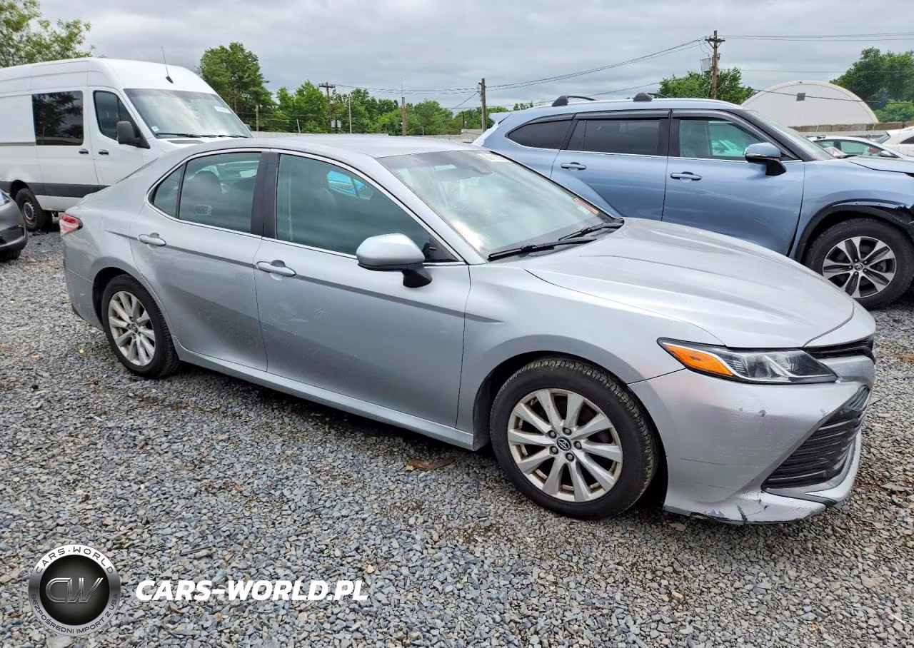 2018 Toyota Camry Le VIN:4T1B11HK6JU075468 - 4