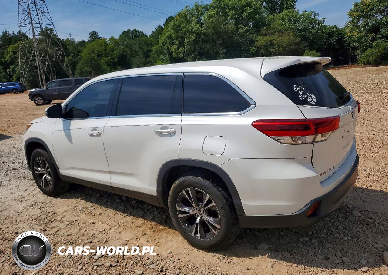 2019 Toyota Highlander Le VIN:5TDZARFH7KS060010 - 2