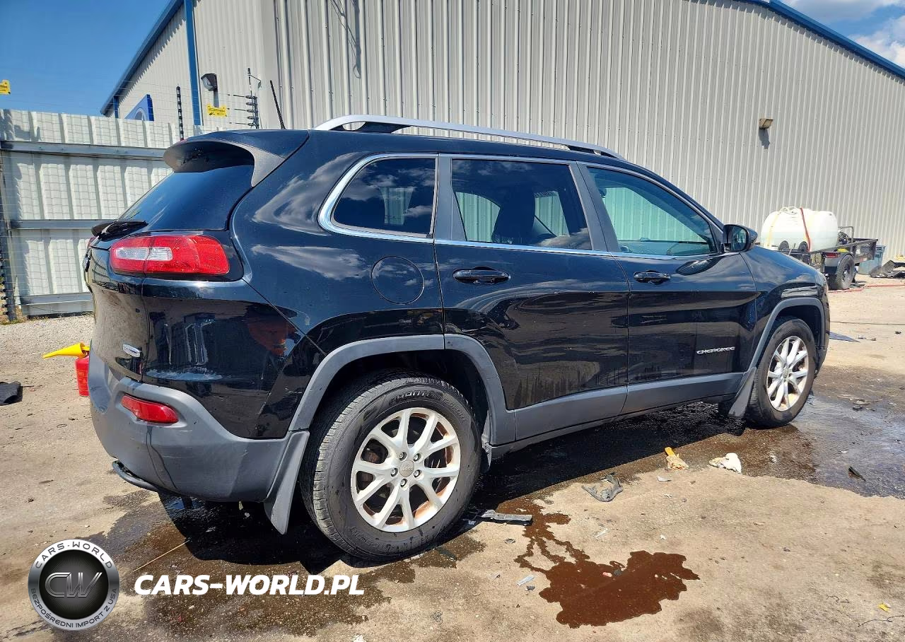 2018 Jeep Cherokee Latitude VIN:1C4PJLCB4JD528113 - 3