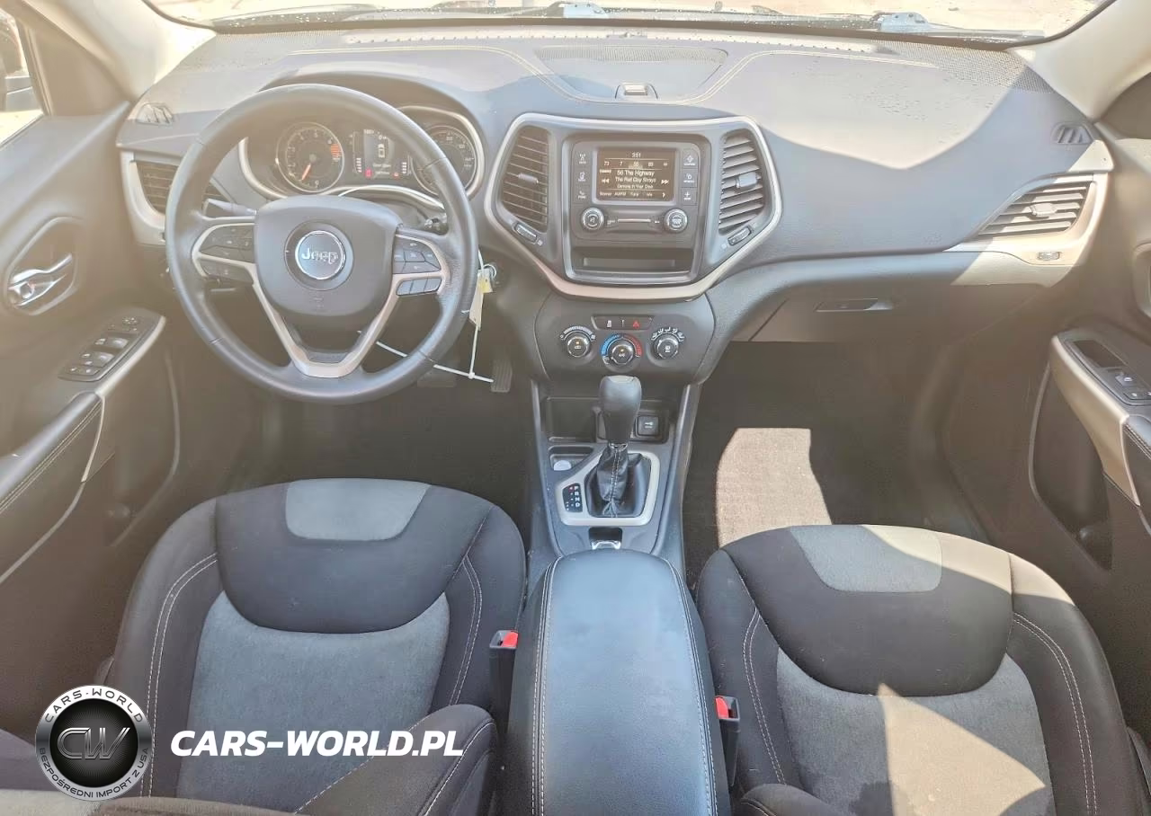 2018 Jeep Cherokee Latitude VIN:1C4PJLCB4JD528113 - 8