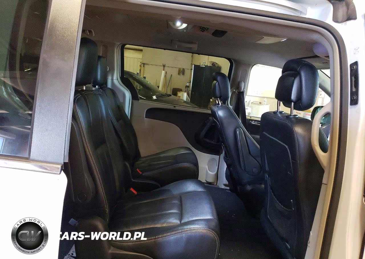 2016 Chrysler Town & Country Touring VIN:2C4RC1BG1GR240527 - 11