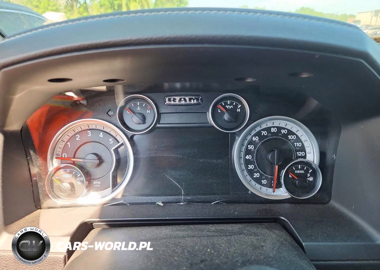 2015 Ram 1500 Laramie VIN:1C6RR7NMXFS531616 - 9