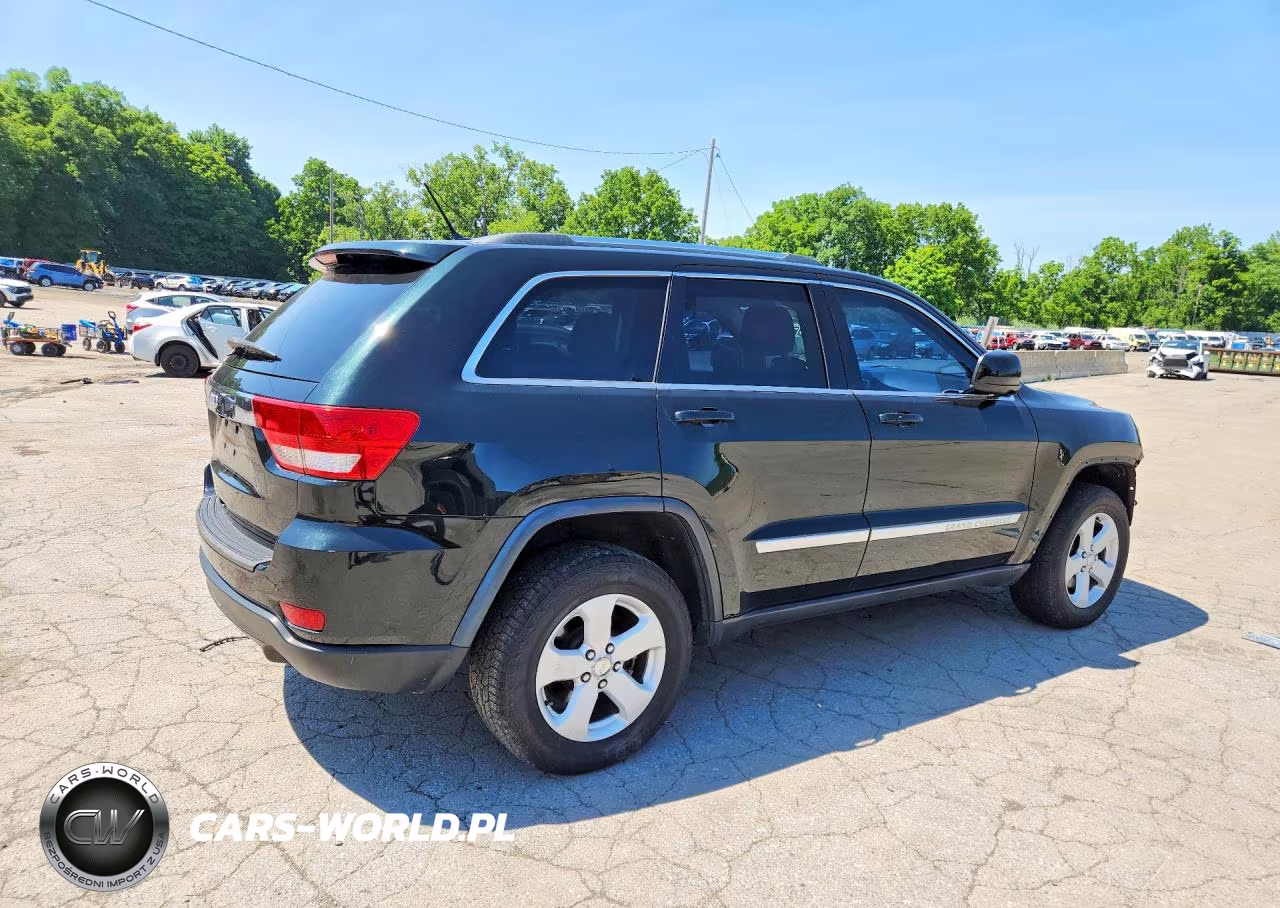 2013 Jeep Grand Cherokee Laredo VIN:1C4RJFAG0DC640555 - 3