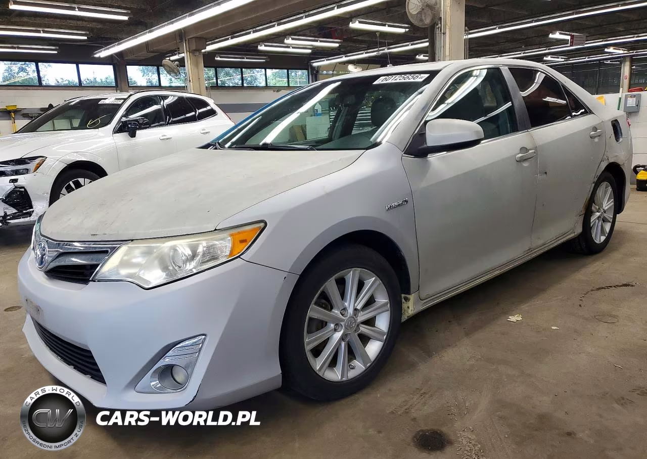 2013 Toyota Camry Hybrid Xle – zdjęcie 1 z 12