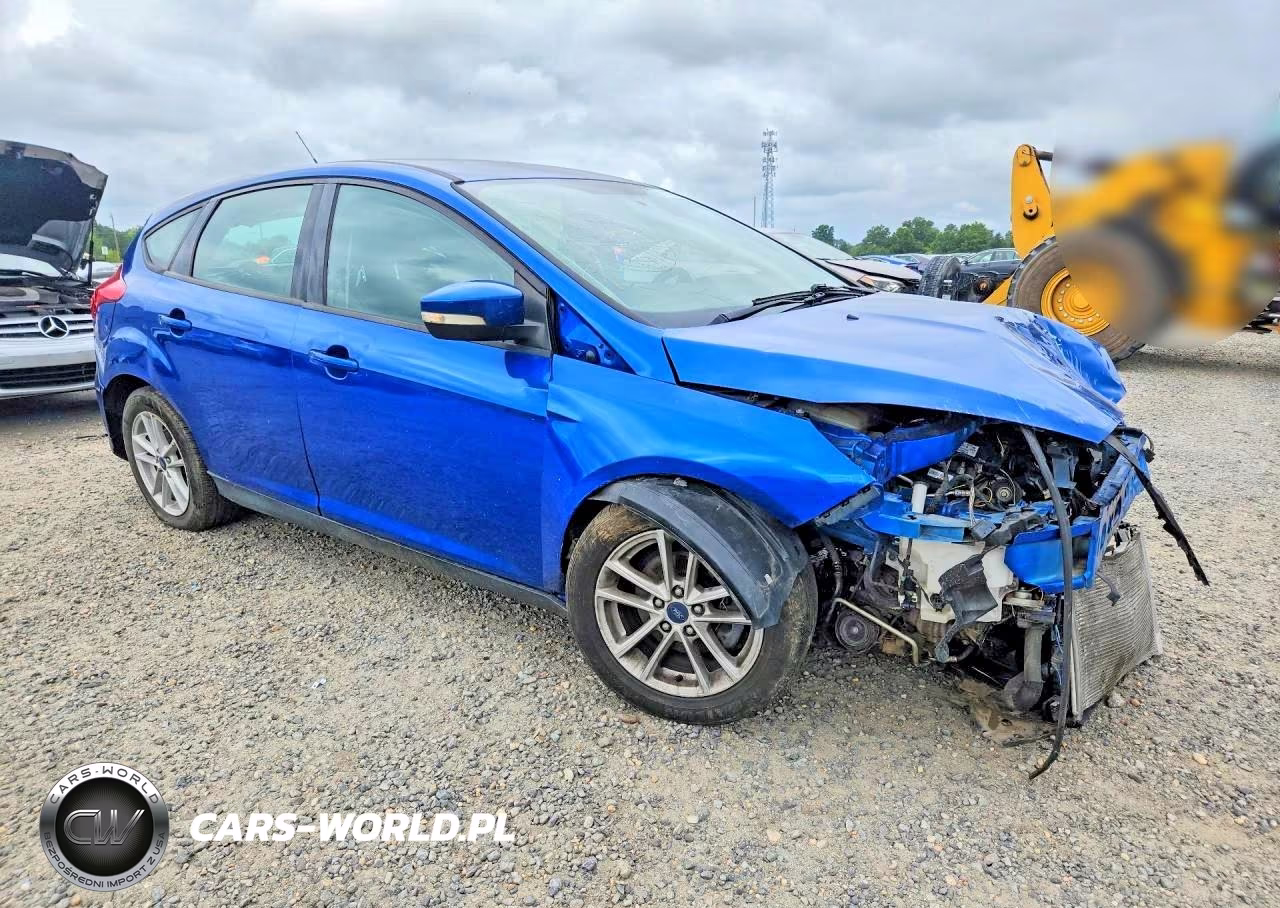 2018 Ford Focus Se VIN:1FADP3K24JL276975 - 4