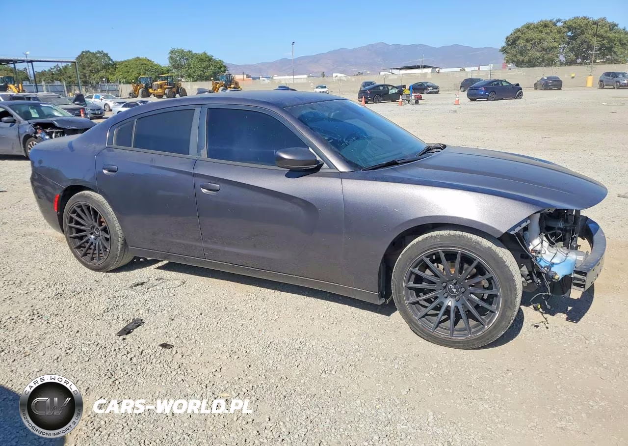 2016 Dodge Charger Sxt VIN:2C3CDXHG4GH339253 - 4
