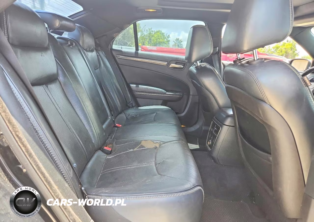 2013 Chrysler 300C Varvatos VIN:2C3CCADG3DH698546 - 10