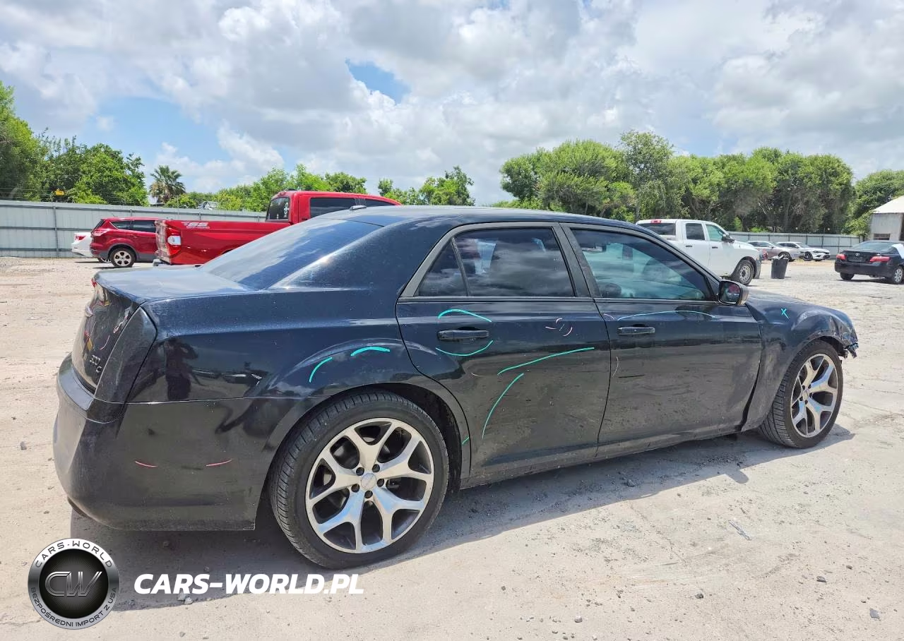 2013 Chrysler 300C Varvatos VIN:2C3CCADG3DH698546 - 3