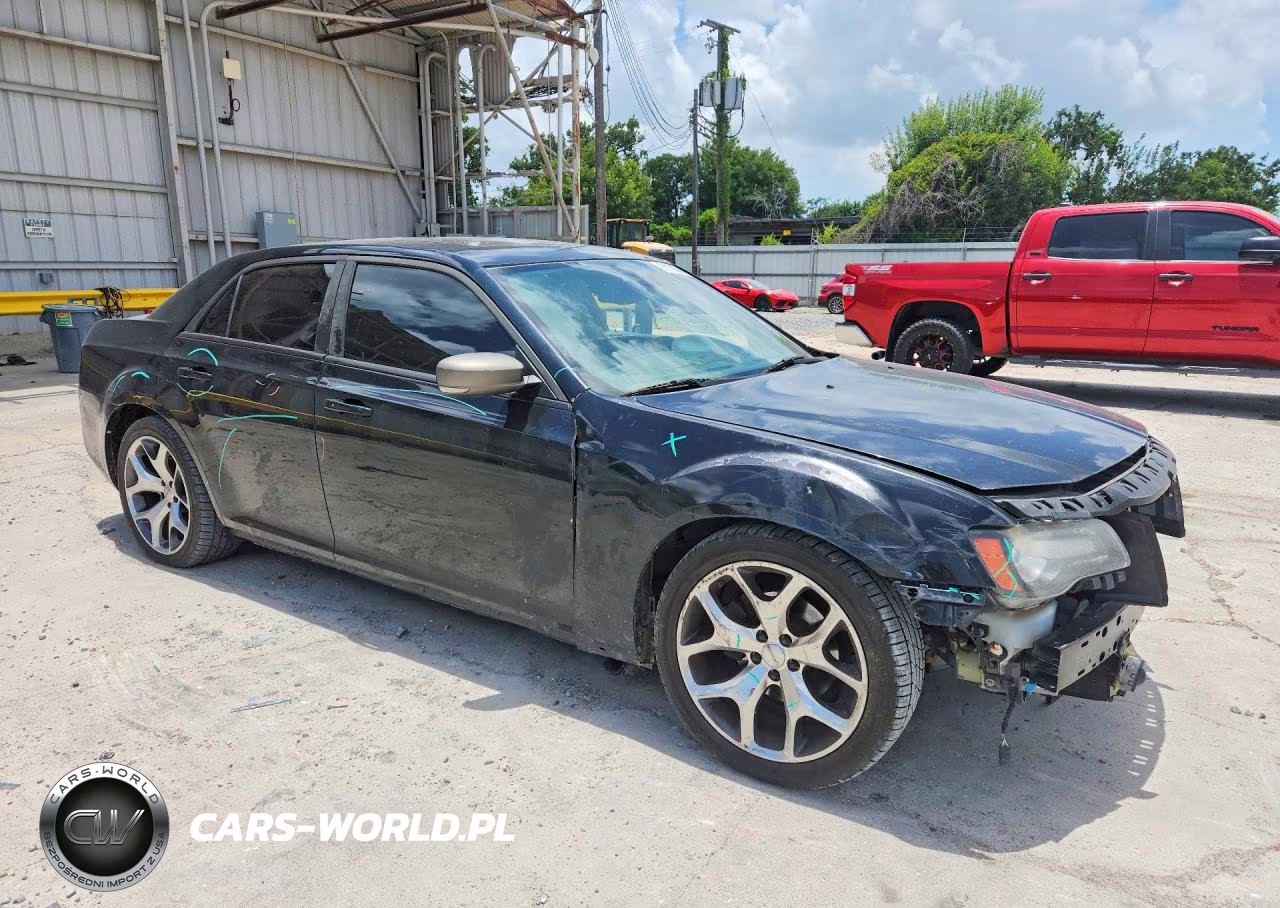 2013 Chrysler 300C Varvatos VIN:2C3CCADG3DH698546 - 4