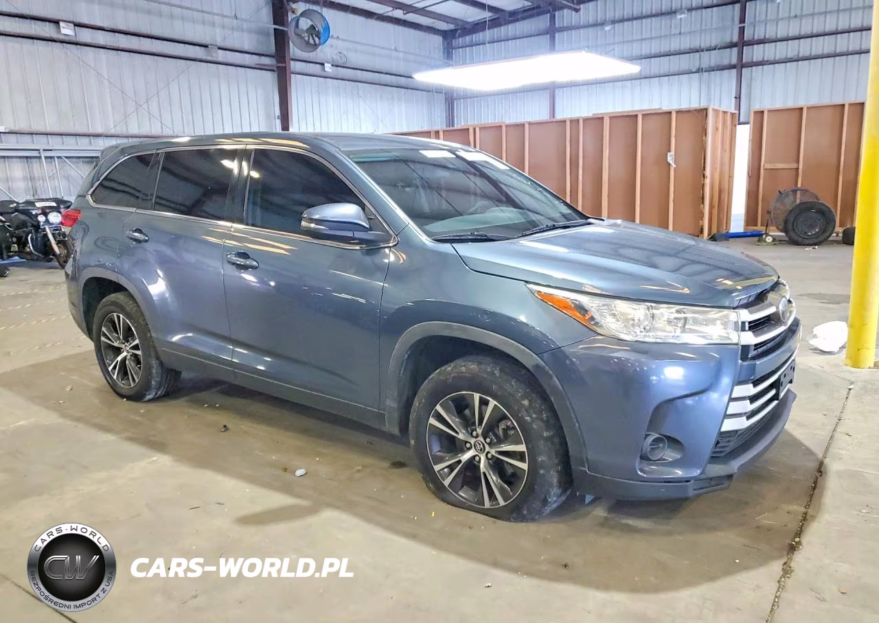 2019 Toyota Highlander Le VIN:5TDZZRFH2KS313713 - 4