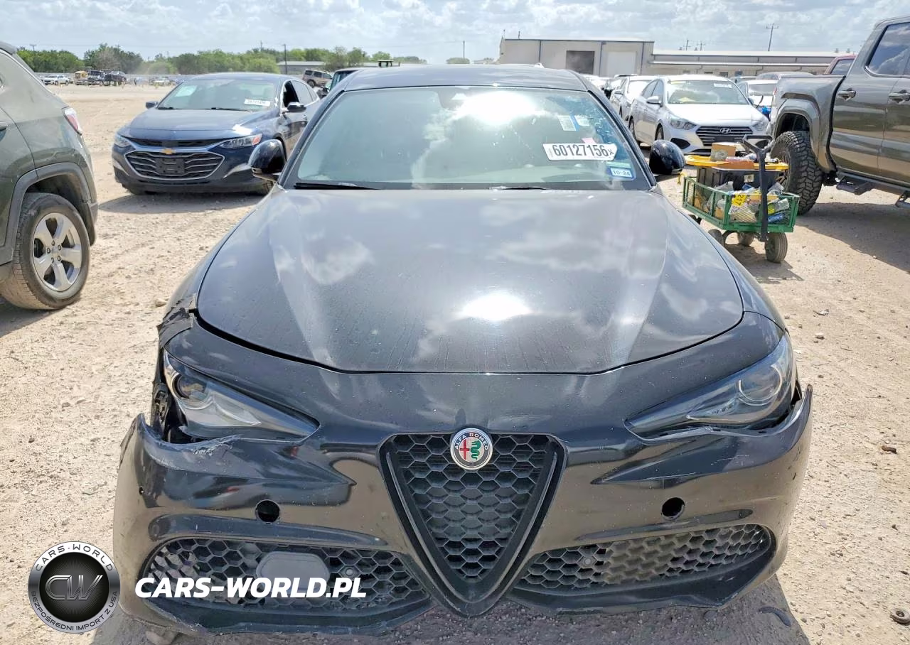 2019 Alfa Romeo Giulia Ti VIN:ZARFAMBN7K7600909 - 5