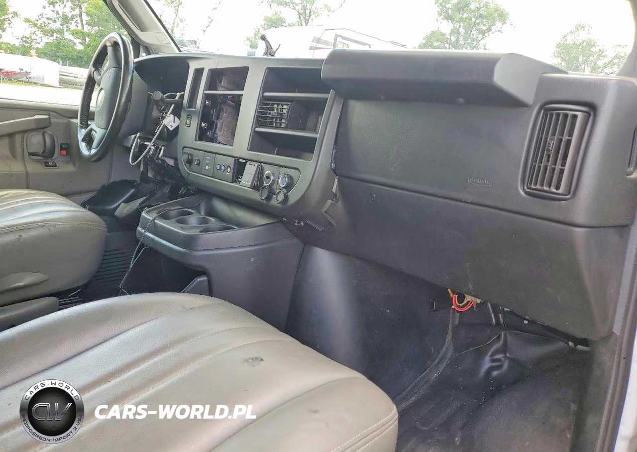 2022 Chevrolet Express G2500 VIN:1GCWGBF7XN1139012 - 8
