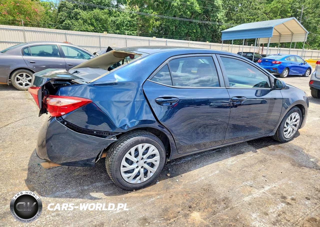 2018 Toyota Corolla Le VIN:2T1BURHE5JC992483 - 3