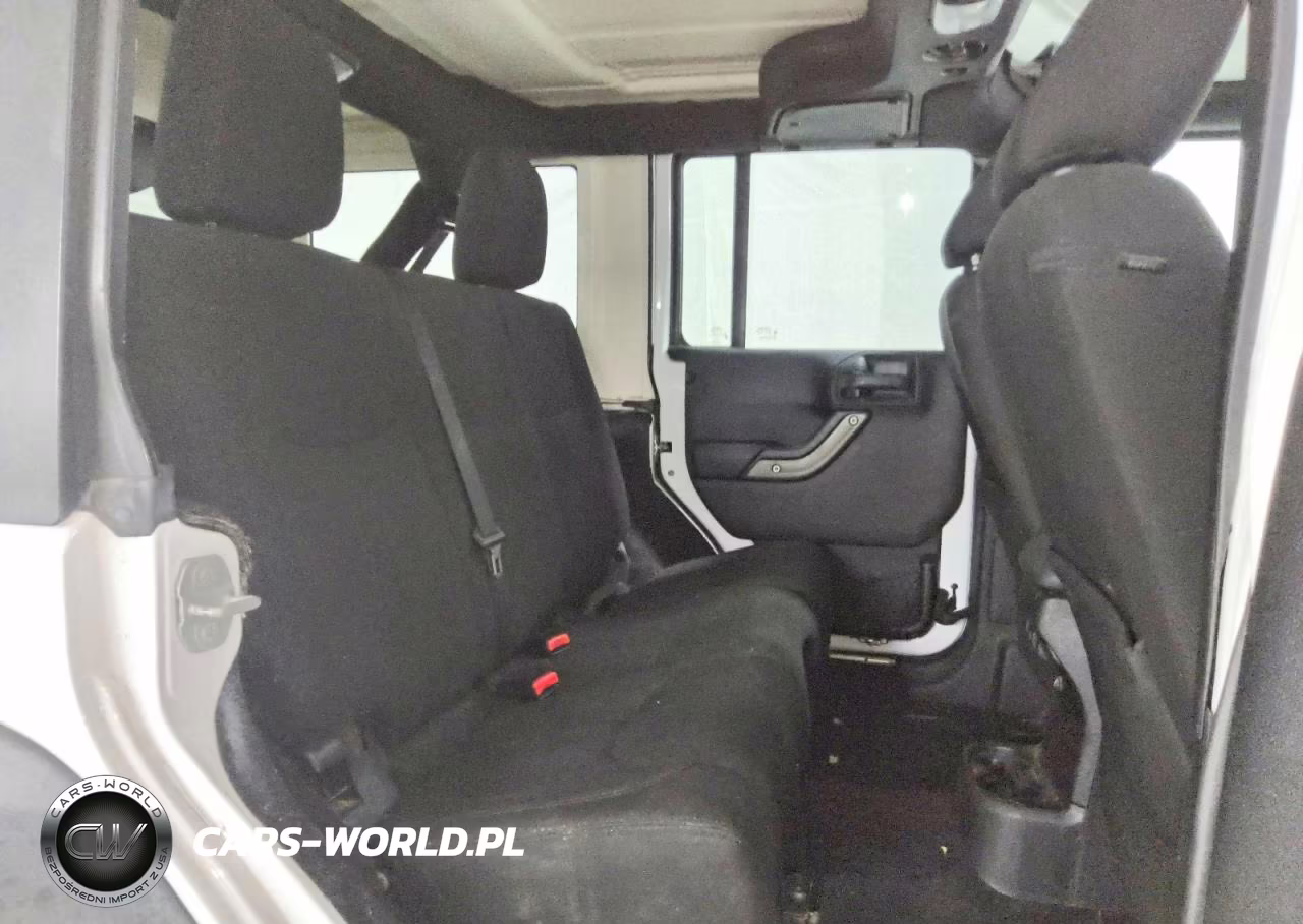 2015 Jeep Wrangler Unlimited Sport VIN:1C4HJWDG4FL580497 - 11