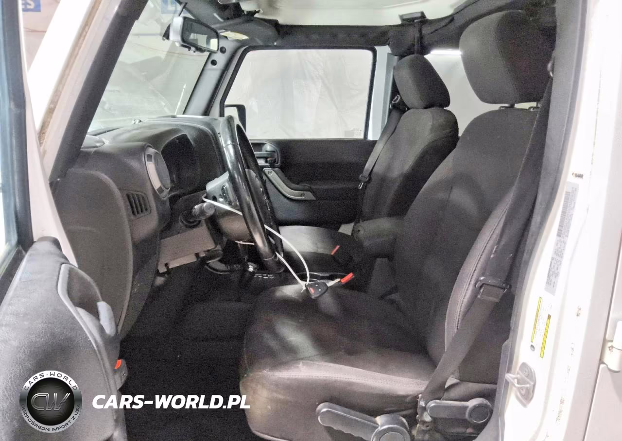 2015 Jeep Wrangler Unlimited Sport VIN:1C4HJWDG4FL580497 - 7