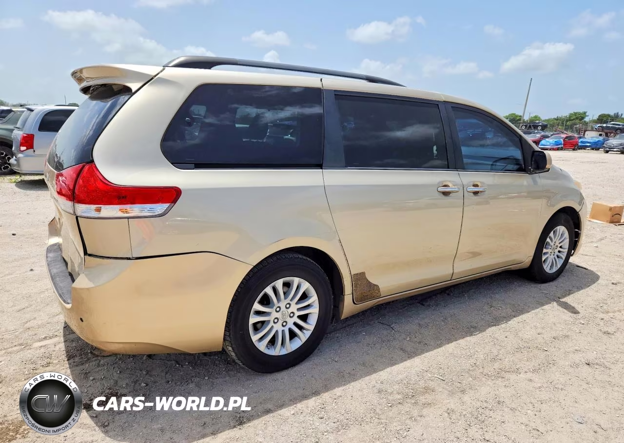 2014 Toyota Sienna Xle 8-Passenger VIN:5TDYK3DC7ES456102 - 3