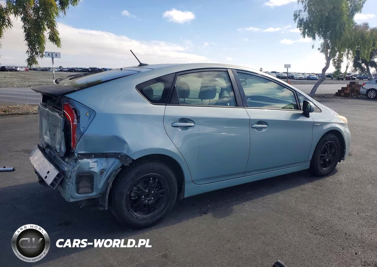 2013 Toyota Prius Three VIN:JTDKN3DU4D5646207 - 3