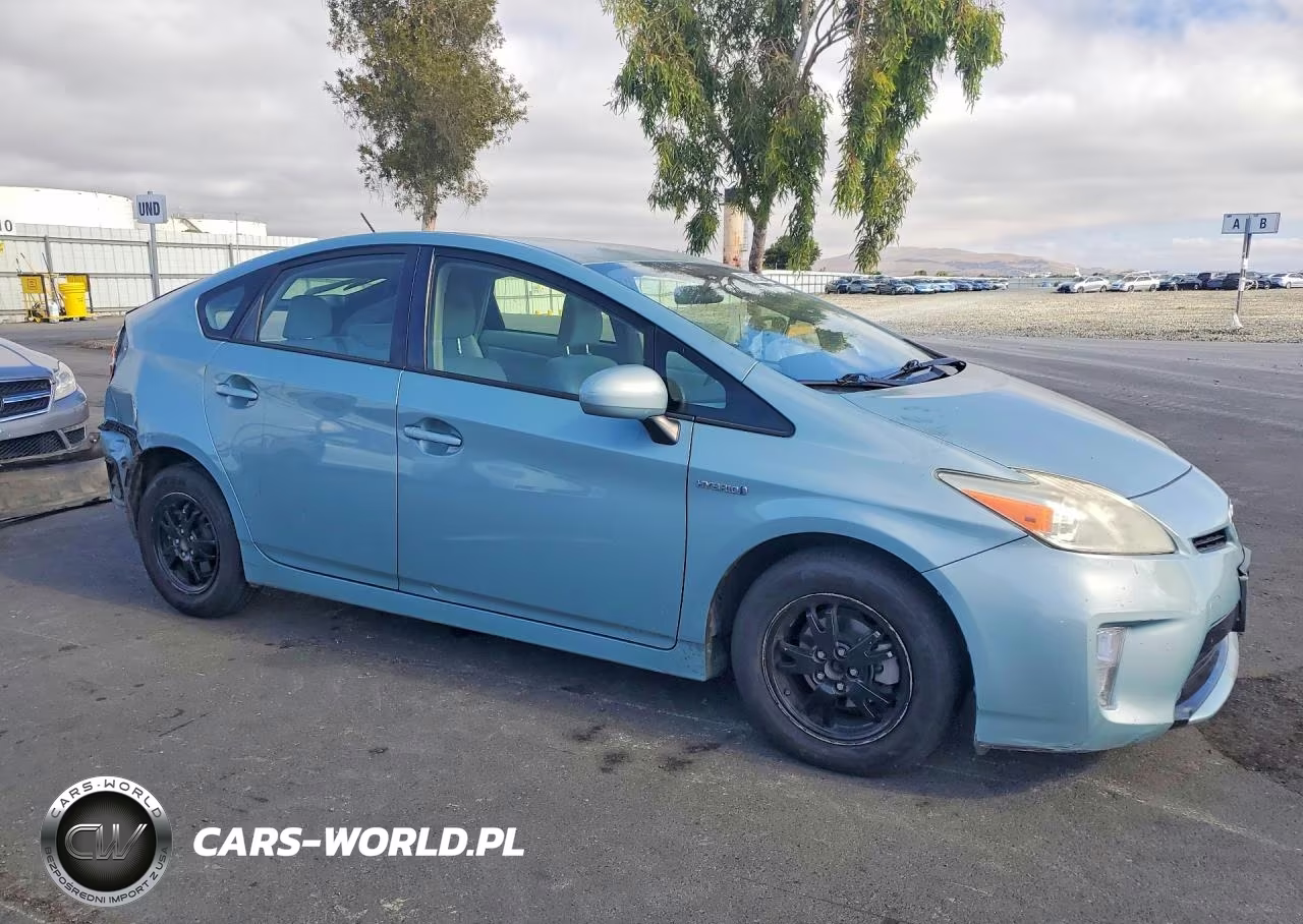 2013 Toyota Prius Three VIN:JTDKN3DU4D5646207 - 4