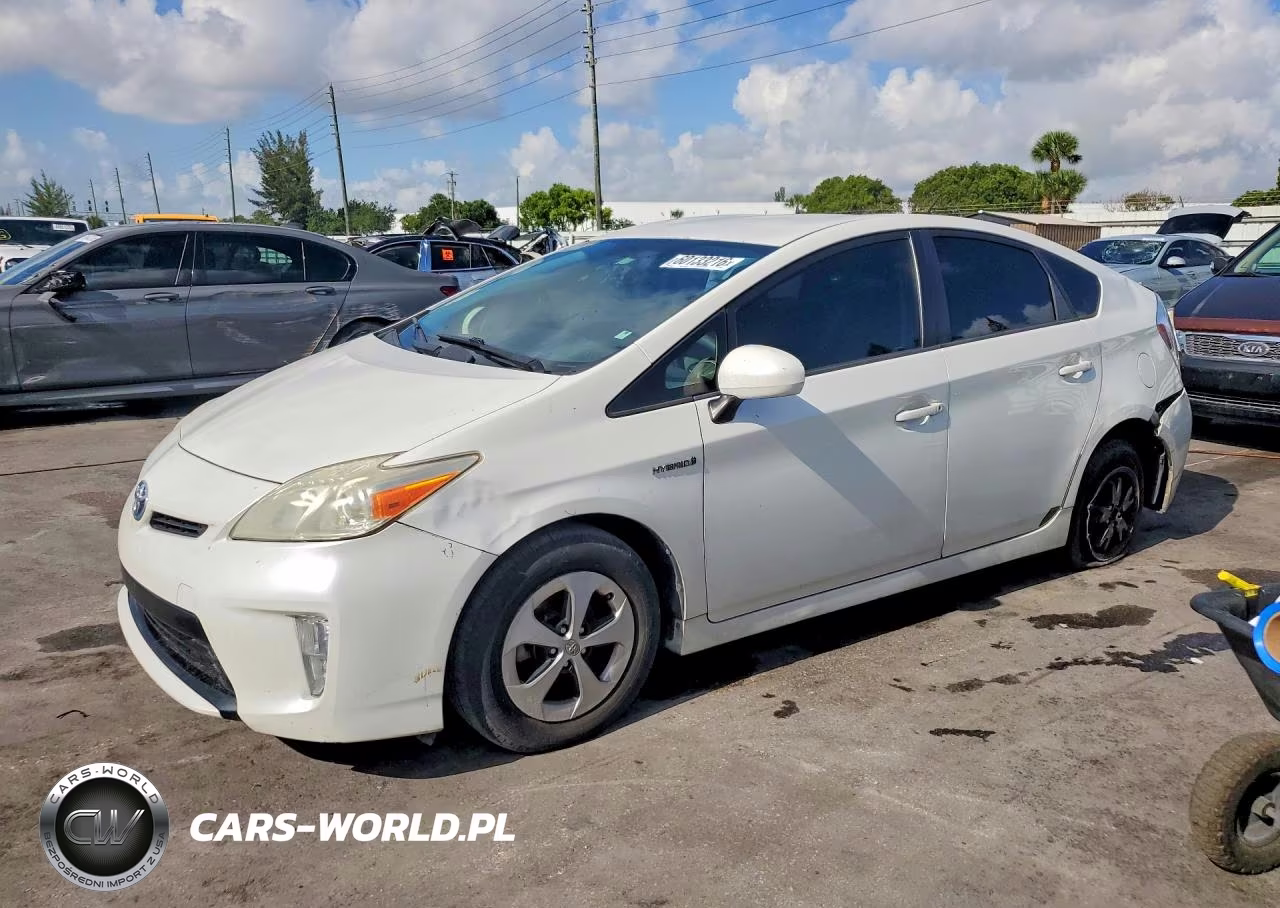 2013 Toyota Prius Two – zdjęcie 1 z 12