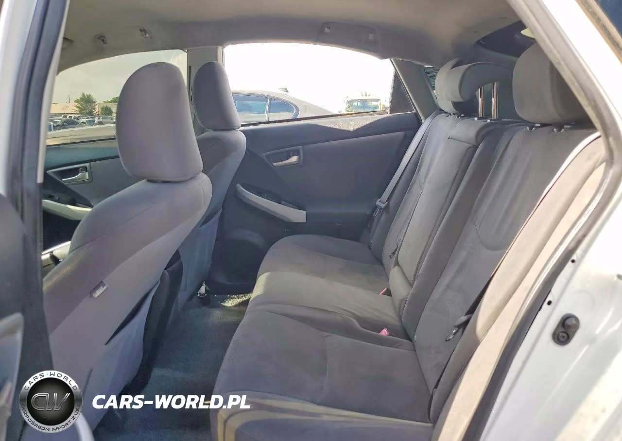 2013 Toyota Prius Two VIN:JTDKN3DU0D5681469 - 10