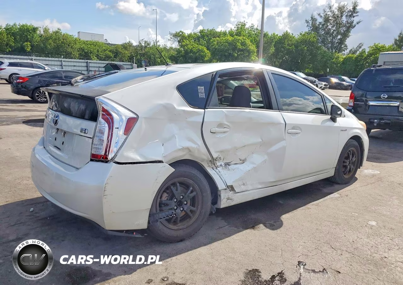 2013 Toyota Prius Two VIN:JTDKN3DU0D5681469 - 3
